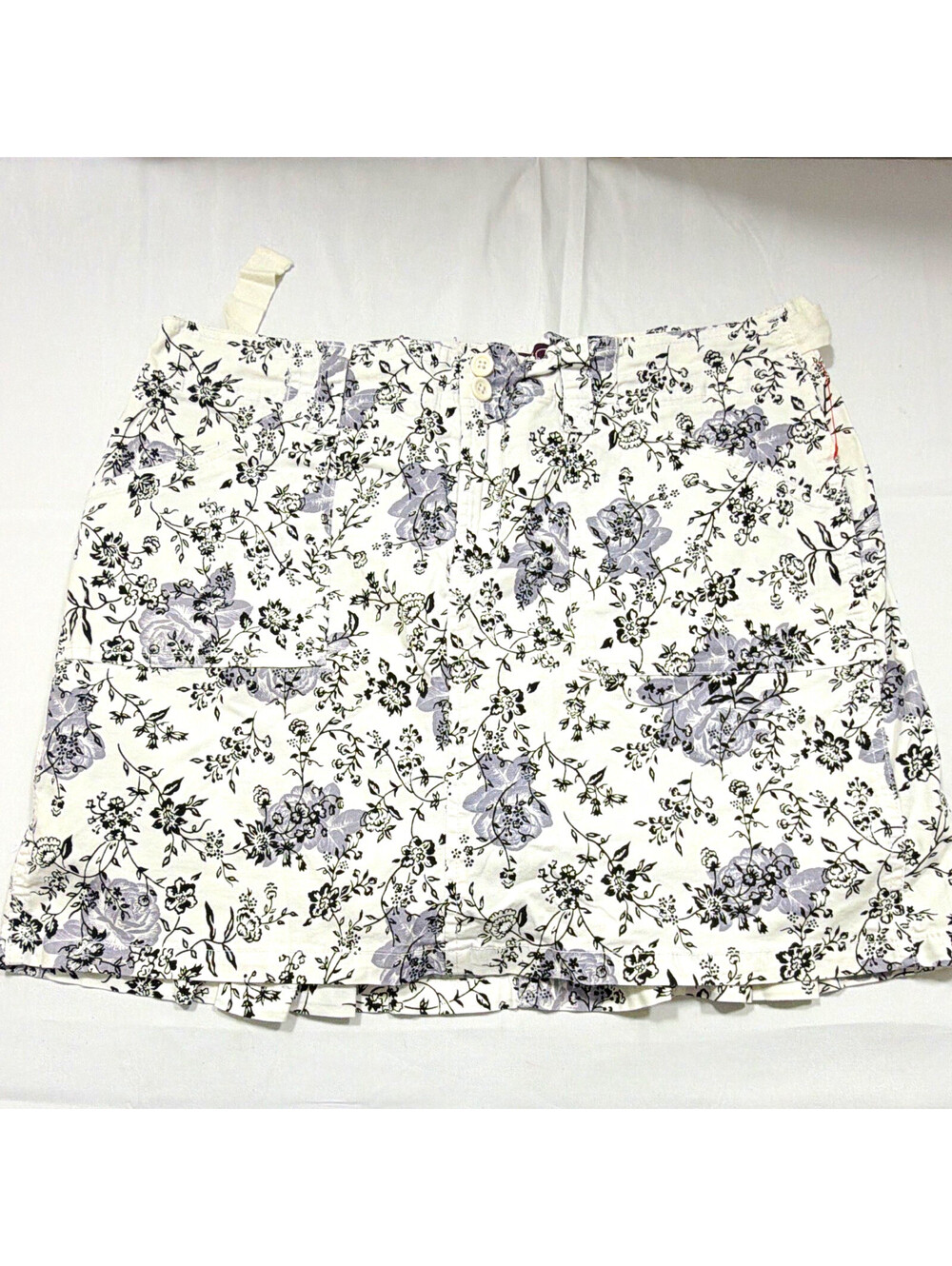 Gloria Vanderbilt Women's 12 Floral White/Black/Gray Pleated Short Skort